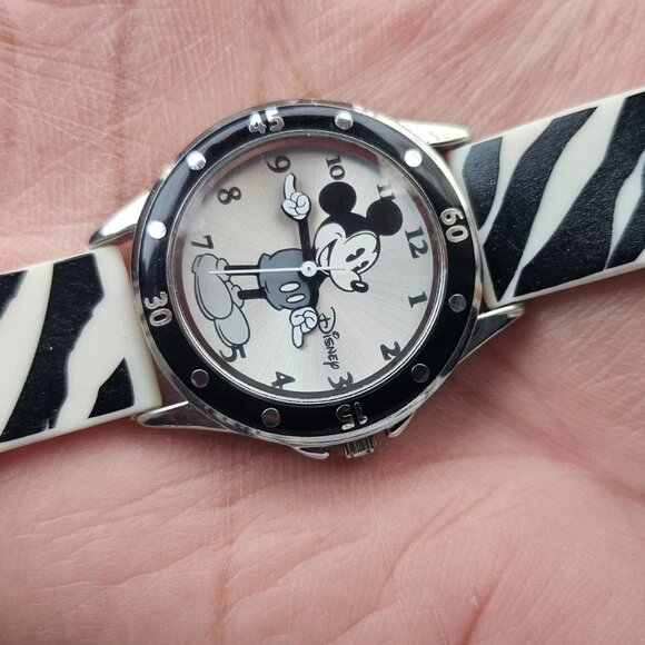 Accutime Accessories - Disney Minnie Mouse Wristwatch White Rubber Band Analog Wrist Watch Accutime